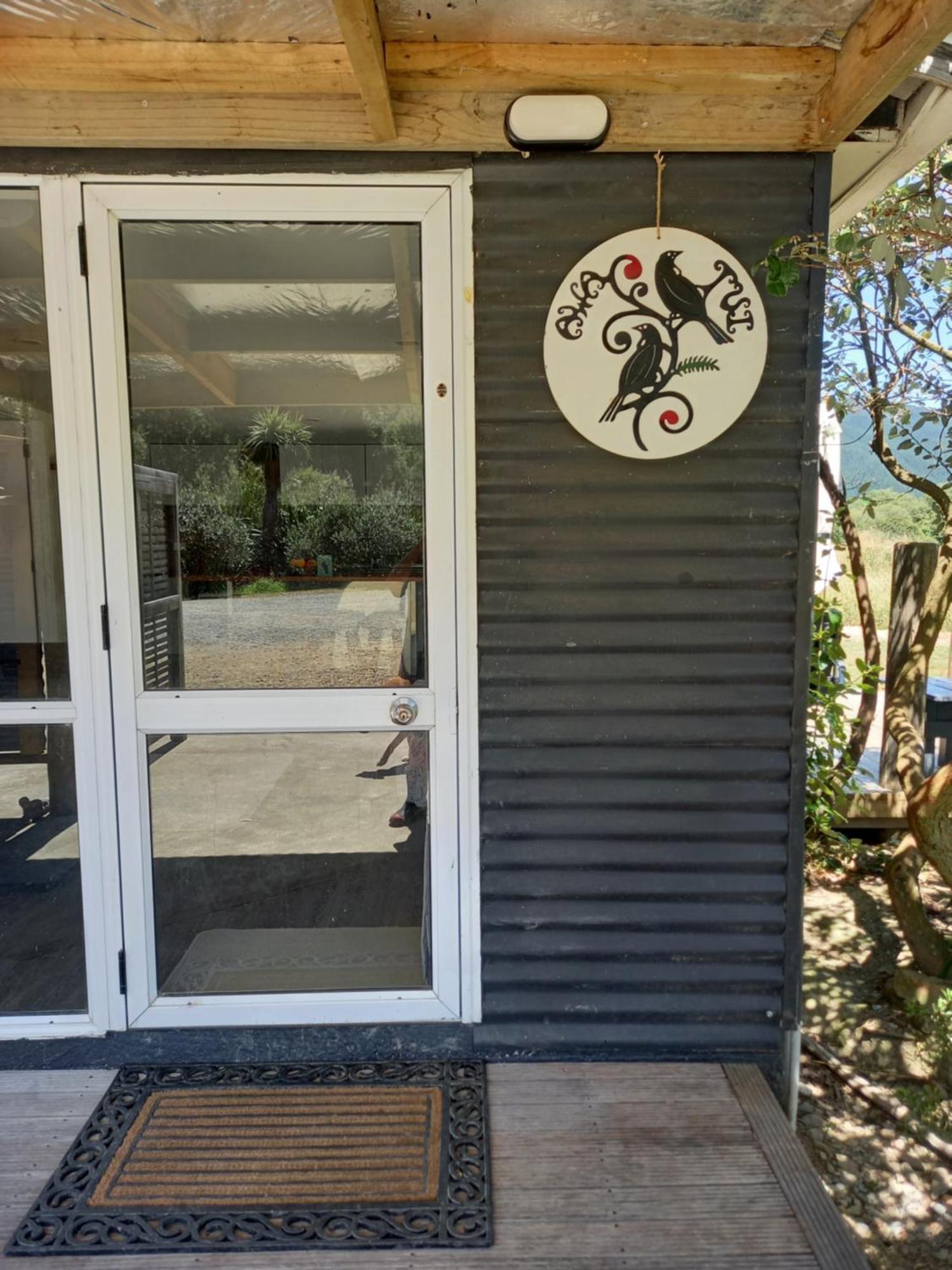 Awa Tui Batch Apartment Blenheim Exterior photo